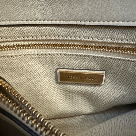 Tory Burch Convertible Chevron Shoulder Bag 🤍 - Picture 5 of 7